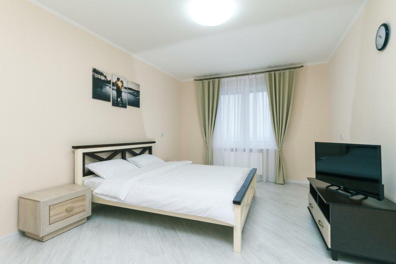 Видовая Квартира Yaroslavichi-2 Vyšhorod Esterno foto
