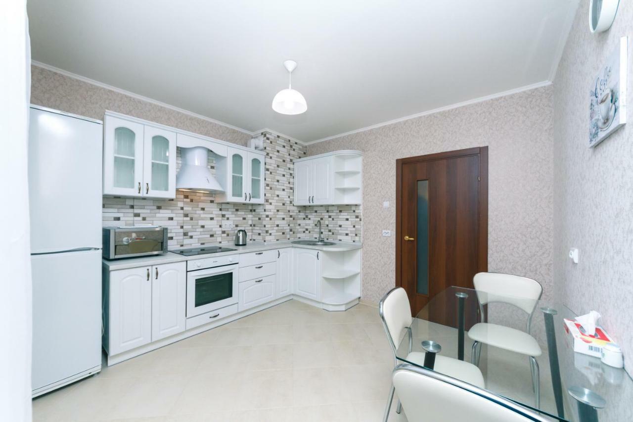 Видовая Квартира Yaroslavichi-2 Vyšhorod Esterno foto