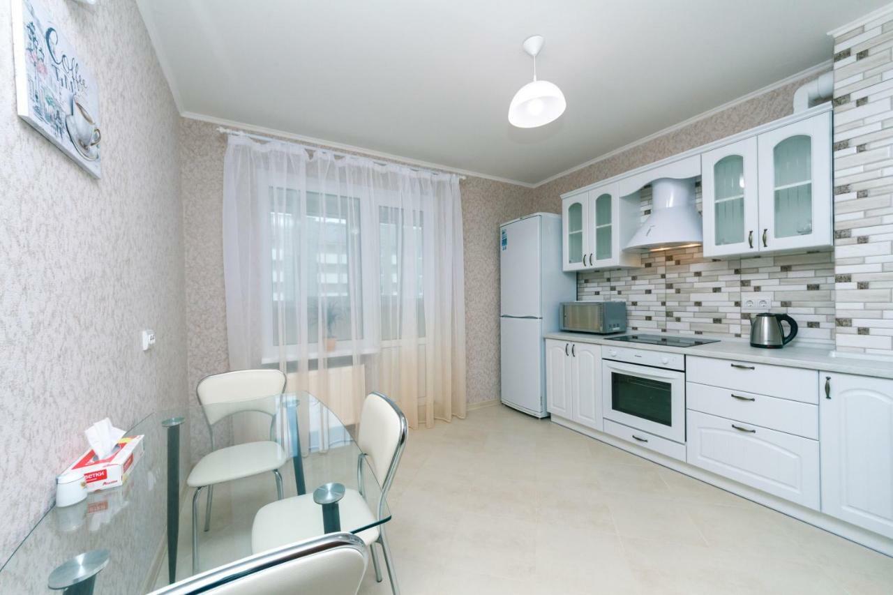 Видовая Квартира Yaroslavichi-2 Vyšhorod Esterno foto